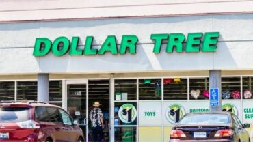 The 3 Most Popular Holiday Purchases From Dollar Stores