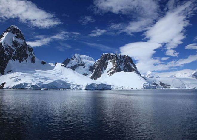 Antarctica’s Unprecedented Sea Ice Decline: A Troubling Sign for Humanity